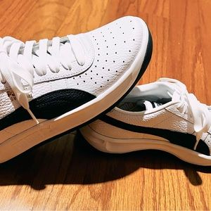 Puma GV Special - NWOT - White w/ Blue - 5.5/7/38EU